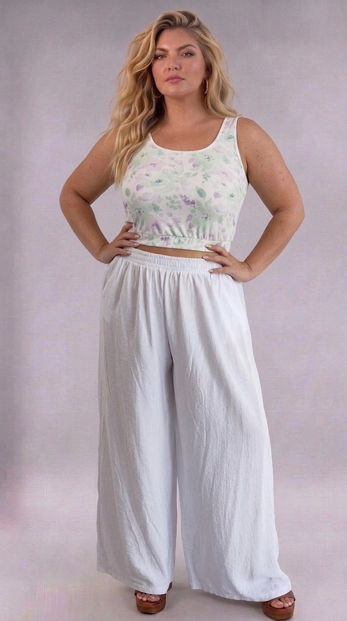 Κροπ τοπ άσπρο καλοκαιρινό plus size - CTSPL123 | Candiashop Boutique, Ανακαλύψτε το απόλυτο καλοκαιρινό κροπ τοπ που θα σας κάνει να λάμψετε! Με λευκό φόντο και ένα ρομαντικό floral μοτίβο σε αποχρώσεις λιλά και μέντας, αυτό το αμάνικο τοπ αποπνέει μια αέρινη, θηλυκή διάθεση που ταιριάζει απόλυτα στις ζεστές καλοκαιρινές μέρες. Η στρογγυλή λαιμόκοψη και η ελαστική λεπτομέρεια στο κάτω μέρος δημιουργούν μια κολακευτική εφαρμογή που αναδεικνύει την καμπύλη σιλουέτα, ενώ ο σχεδιασμός του είναι ειδικά προσαρμοσμένος για plus size γυναίκες. Το μαλακό, ελαφρύ ύφασμα εξασφαλίζει άνεση καθ' όλη τη διάρκεια της ημέρας, ενώ η κοντή γραμμή του το καθιστά ιδανικό για συνδυασμό με φαρδιά λευκά παντελόνια, όπως στη φωτογραφία, αλλά και με ψηλόμεσες φούστες ή σορτς. Ιδανικό για εξόδους στην παραλία, καφέ με φίλες ή καλοκαιρινές βόλτες, αυτό το τοπ είναι η τέλεια επιλογή για κάθε γυναίκα που θέλει να συνδυάσει στυλ και άνεση.