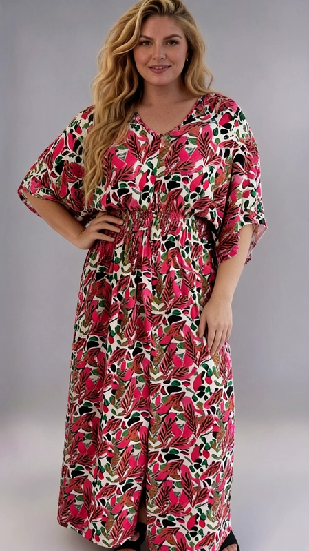 Ένα εντυπωσιακό maxi φόρεμα plus size που συνδυάζει άνεση και στυλ με έναν μοναδικό τρόπο. Το φόρεμα διαθέτει ένα ζωντανό τροπικό μοτίβο με φύλλα και αφηρημένα σχήματα σε αποχρώσεις φούξια, βαθύ κόκκινο, πράσινο, καφέ και μαύρο, πάνω σε λευκό φόντο, δημιουργώντας μια εντυπωσιακή και χαρούμενη εμφάνιση. Το σχέδιό του χαρακτηρίζεται από φαρδιές, ρέουσες γραμμές με κοντά μανίκια τύπου kimono και λαιμόκοψη V, που προσφέρουν άνεση και ελευθερία κινήσεων. Η ελαστική μέση κολακεύει τη σιλουέτα, τονίζοντας την φόρμα χωρίς να περιορίζει, ενώ το μήκος maxi προσφέρει κομψότητα και κάλυψη. Ιδανικό για καλοκαιρινές βόλτες, παραλία, καφέ με φίλες ή καλοκαιρινές εκδρομές. Μπορεί να φορεθεί με σανδάλια ή εσπαντρίγιες για ένα boho look, ή με λευκά sneakers για πιο casual εμφάνιση. Ένα must\u002Dhave κομμάτι για κάθε γυναίκα που αγαπά τα έντονα χρώματα και την άνετη, θηλυκή μόδα.