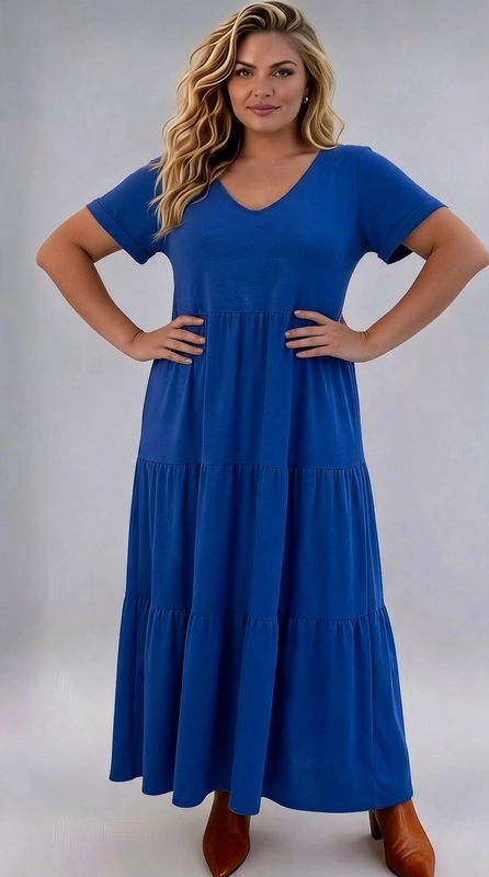 Φόρεμα ηλεκτρίκ καλοκαιρινό - FRW658 | Candiashop Boutique, Ένα υπέροχο maxi φόρεμα σε έντονο βασιλικό μπλε χρώμα που θα σας κάνει να ξεχωρίζετε. Με κομψή λαιμόκοψη V και κοντά μανίκια, το φόρεμα αυτό συνδυάζει την άνεση με την κομψότητα. Η tiered γραμμή του, με τρεις διαδοχικές βολάν βαθμίδες που ξεκινούν από τη μέση και φτάνουν μέχρι τον αστράγαλο, δημιουργεί μια ρέουσα και θηλυκή σιλουέτα που κολακεύει κάθε σώμα. Το μονόχρωμο σχέδιο και η υφή του υφάσματος προσδίδουν έναν αέρα boho-chic, ενώ η χαλαρή εφαρμογή του εξασφαλίζει άνεση καθ' όλη τη διάρκεια της ημέρας. Ιδανικό για καλοκαιρινές βόλτες, παραλία, αλλά και για πιο επίσημες περιστάσεις όπως γεύματα και εκδηλώσεις. Μπορεί να συνδυαστεί με δερμάτινα σανδάλια ή μποτάκια, όπως φαίνεται στη φωτογραφία, για ένα πλήρες και εντυπωσιακό αποτέλεσμα. Ιδανική επιλογή για γυναίκες plus size που αναζητούν στυλ και άνεση σε ένα μοναδικό κομμάτι.