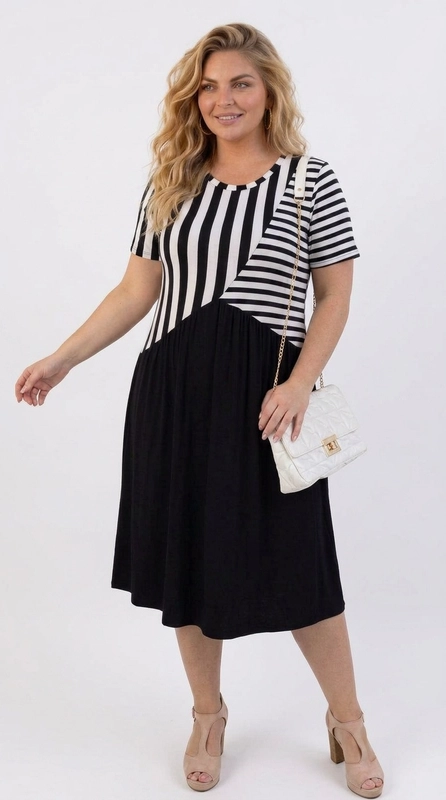 Φόρεμα μαύρο καλοκαιρινό - FRW682 | Candiashop Boutique, Ένα εντυπωσιακό φόρεμα που συνδυάζει με μαεστρία το κλασικό ριγέ μοτίβο με την αδιαμφισβήτητη κομψότητα του μαύρου χρώματος. Το επάνω μέρος διακοσμείται με οριζόντιες και κάθετες ρίγες σε λευκό και μαύρο χρώμα, δημιουργώντας ένα γεωμετρικό, μοντέρνο σχέδιο που τραβά αμέσως το βλέμμα. Η κοντή μανίκι και η στρογγυλή λαιμόκοψη προσδίδουν άνεση και γυναικεία χάρη, ενώ η μαύρη φούστα με τις πλούσιες πιέτες στη μέση χαρίζει ρευστή κίνηση και κολακεύει κάθε σιλουέτα. Ιδανικό για plus size γυναίκες που αναζητούν στυλ και άνεση ταυτόχρονα, αυτό το φόρεμα midi μήκους είναι κατάλληλο για καθημερινή χρήση, εξόδους με φίλες ή ακόμα και για επαγγελματικές συναντήσεις. Μπορεί να συνδυαστεί με nude γόβες ή σανδάλια για ένα κομψό αποτέλεσμα, ή με λευκά sneakers για ένα πιο casual look. Το διαχρονικό χρωματικό δίδυμο μαύρου-λευκού εγγυάται ευκολία συνδυασμών και κομψότητα σε κάθε περίσταση.