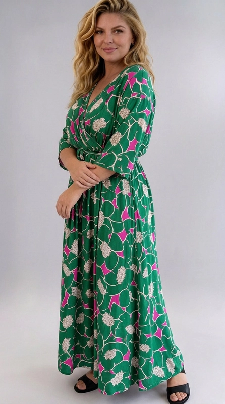 Φόρεμα πράσινο καλοκαιρινό - FRW699 | Candiashop Boutique, Ένα εντυπωσιακό maxi φόρεμα που συνδυάζει στυλ και άνεση, ιδανικό για γυναίκες με καμπύλες. Το φόρεμα διαθέτει ένα ζωντανό floral μοτίβο σε βαθύ πράσινο φόντο, με ανθισμένα σχέδια σε κρεμ και έντονες φούξια λεπτομέρειες που του προσδίδουν μια καλοκαιρινή, χαρούμενη αίσθηση. Το κρουαζέ ντεκολτέ σε σχήμα V δημιουργεί μια κομψή και κολακευτική γραμμή, ενώ η ζώνη στη μέση τονίζει το σώμα και δίνει ορισμένη σιλουέτα. Τα μανίκια τρία τέταρτα προσθέτουν κομψότητα και καλύπτουν διακριτικά, ενώ η ρέουσα φούστα που φτάνει μέχρι τον αστράγαλο εξασφαλίζει άνετη κίνηση. Μπορεί να φορεθεί με σανδάλια για μια καλοκαιρινή βόλτα, με πέδιλα για επίσημες εκδηλώσεις ή με ψηλοτάκουνα για βραδινές εξόδους. Ιδανικό για καλοκαιρινές εκδρομές, γάμους, βαφτίσια ή ρομαντικά δείπνα, αυτό το φόρεμα αποτελεί μια must-have επιλογή για κάθε γυναίκα που θέλει να αισθάνεται όμορφη και σέξι.