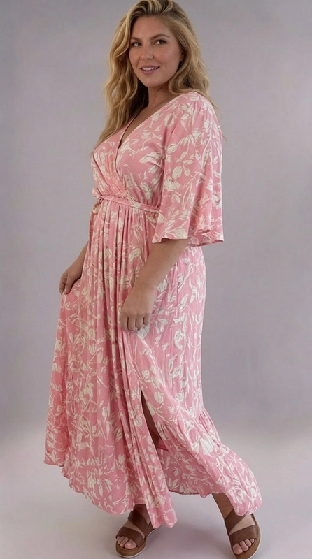 Φόρεμα ροζ καλοκαιρινό - FRW665 | Candiashop Boutique, Ένα υπέροχο maxi φόρεμα σε ροζ παστέλ απόχρωση, διακοσμημένο με λεπτό floral μοτίβο σε κρεμ-εκρού χρώμα, που αποπνέει θηλυκότητα και κομψότητα. Το κρουαζέ ντεκολτέ με V-λαιμόκοψη δημιουργεί μια κολακευτική γραμμή, ενώ η ρυθμιζόμενη ζώνη στη μέση τονίζει την καμπύλη σιλουέτα και προσφέρει εξαιρετική εφαρμογή για plus size σώματα. Τα φαρδιά μανίκια τύπου "angel sleeve" προσθέτουν μια αέρινη, ρομαντική πινελιά στο σύνολο, ενώ η πλούσια, πιεστή φούστα με το διακριτικό άνοιγμα μπροστά εξασφαλίζει άνετη κίνηση. Το ύφασμα φαίνεται ελαφρύ και ρέον, ιδανικό για ζεστές μέρες. Μπορεί να φορεθεί σε καλοκαιρινές εκδηλώσεις, γάμους, βαφτίσια ή ρομαντικά δείπνα, συνδυάζοντάς το με σανδάλια ή πέδιλα σε γήινες αποχρώσεις για ένα ολοκληρωμένο, θηλυκό αποτέλεσμα. Ιδανική επιλογή για κάθε γυναίκα που θέλει να αισθάνεται όμορφη και σέξι.