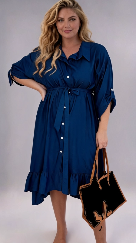 Φόρεμα τζιν καλοκαιρινό - FRW666 | Candiashop Boutique, Ένα υπέροχο φόρεμα σε βαθύ ναυτικό μπλε χρώμα που συνδυάζει κομψότητα και άνεση, ιδανικό για γυναίκες με plus size σιλουέτα. Το σχέδιό του είναι εμπνευσμένο από το κλασικό πουκαμισόφορεμα, με γιακά, κουμπιά σε λευκό χρώμα κατά μήκος του μπροστινού μέρους και μανίκια τριών τετάρτων που δένουν στα μανικετόκουμπα για ένα ανέμελο look. Το φόρεμα ολοκληρώνεται με ένα ρομαντικό βολάν στο τελείωμα, που προσθέτει κίνηση και θηλυκότητα. Μπορεί να φορεθεί με καφέ μπότες και τσάντα τόουτ για ένα chic καθημερινό look, αλλά και με γόβες για πιο επίσημες περιστάσεις. Κατάλληλο για εξόδους, επαγγελματικά ραντεβού ή καλοκαιρινές εκδρομές, αυτό το φόρεμα αποτελεί μια διαχρονική επιλογή που συνδυάζει στυλ και άνεση.
