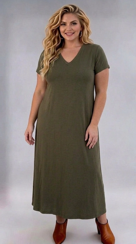 Φόρεμα χακί καλοκαιρινό - FRW801 | Candiashop Boutique, Ανακαλύψτε το απόλυτο καθημερινό φόρεμα που συνδυάζει άνεση και στυλ σε ένα μοναδικό σχέδιο. Σε βαθύ χακί χρώμα, αυτό το maxi φόρεμα αποπνέει μια διαχρονική κομψότητα που ταιριάζει σε κάθε σωματότυπο, ιδιαίτερα για plus size γυναίκες που αναζητούν κομψή εφαρμογή. Η V-λαιμόκοψη δημιουργεί μια κολακευτική γραμμή στο ντεκολτέ, ενώ τα κοντά μανίκια προσφέρουν ελευθερία κινήσεων. Η A γραμμή του χαρίζει άνετη εφαρμογή, αφήνοντας το σώμα να αναπνέει ελεύθερα. Το ύφασμα, μαλακό και ελαστικό, πέφτει υπέροχα στο σώμα φτάνοντας μέχρι τον αστράγαλο. Μπορεί να φορεθεί με κοντά μποτάκια σε κονιάκ χρώμα για ένα boho-chic αποτέλεσμα, όπως φαίνεται στη φωτογραφία, ή με λευκά sneakers για έναν πιο casual τόνο. Ιδανικό για καθημερινές εξόδους, βόλτες, ή ακόμα και για πιο χαλαρές επαγγελματικές περιστάσεις. Ένα must-have κομμάτι για κάθε γυναικεία γκαρνταρόμπα!