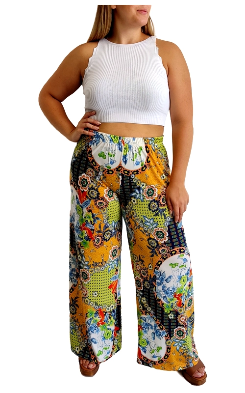Αυτή η εντυπωσιακή παντελόνα παλάτσο με πολύχρωμο patchwork μοτίβο αποτελεί την τέλεια επιλογή για το καλοκαιρινό σας ντουλάπα. Το ζωηρό κροκί χρώμα συνδυάζεται αρμονικά με αποχρώσεις του πράσινου, μπλε και λευκού, δημιουργώντας ένα εξωτικό μοτίβο με φλοράλ στοιχεία που τραβά αμέσως την προσοχή. Η φαρδιά γραμμή της παντελόνας προσφέρει άνεση και ελευθερία κινήσεων, ενώ η ελαστική μέση με λάστιχο εξασφαλίζει τέλεια εφαρμογή σε κάθε σωματότυπο. Κατασκευασμένη από ελαφρύ, αέρινο ύφασμα που επιτρέπει στο δέρμα να αναπνέει ακόμα και τις πιο ζεστές μέρες του καλοκαιριού. Συνδυάστε την με ένα απλό λευκό τοπ όπως αυτό της φωτογραφίας για καθημερινές εμφανίσεις ή με ένα μονόχρωμο μπλουζάκι και σανδάλια για βόλτες στην παραλία. Ιδανική για διακοπές, καλοκαιρινά φεστιβάλ ή απογευματινούς καφέδες. Η χαλαρή γραμμή της την καθιστά κατάλληλη για πολλές περιστάσεις, προσφέροντας στυλ και άνεση που θα λατρέψετε όλο το καλοκαίρι.