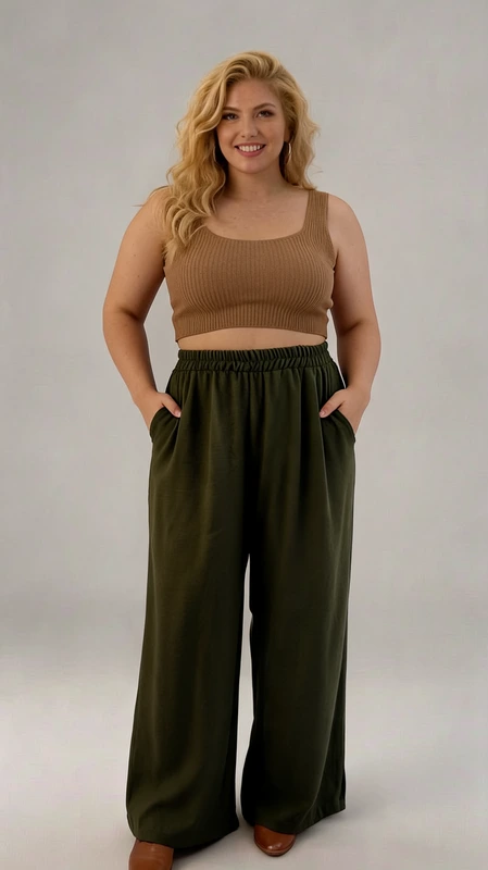 Παντελόνα γυναικεία plus size καλοκαιρινό χακί - PANT174 | Candiashop Boutique, Αναδείξτε το στυλ σας με αυτό το μοντέρνο σύνολο που συνδυάζει άνεση και κομψότητα. Η παντελόνα σε πλούσιο χακί χρώμα διαθέτει φαρδιά γραμμή που χαρίζει απόλυτη ελευθερία κινήσεων και αέρινη αίσθηση. Με ψηλή ελαστική μέση και πρακτικές πλαϊνές τσέπες, συνδυάζει τη λειτουργικότητα με το στυλ. Το ανάλαφρο ύφασμα πέφτει κομψά, δημιουργώντας μια κολακευτική σιλουέτα για κάθε σωματότυπο. Συνδυάζεται τέλεια με το μπεζ ριπ τοπ τύπου crop, που αναδεικνύει τη μέση και προσφέρει μοντέρνα εμφάνιση. Ιδανικό σύνολο για καλοκαιρινές βόλτες, απογευματινούς καφέδες ή χαλαρές εξόδους. Μπορεί να φορεθεί με πλατφόρμες για βραδινή έξοδο ή με σανδάλια για πιο καθημερινό look. Η παντελόνα διαθέτει άνετη εφαρμογή με λάστιχο στη μέση που προσαρμόζεται στη σιλουέτα σας, προσφέροντας στυλ χωρίς να θυσιάζει την άνεση. Ένα must-have κομμάτι για το καλοκαιρινό σας ντουλάπα!