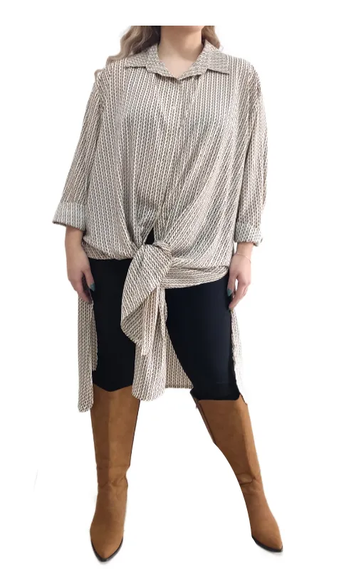 Πουκαμίσα γυναικεία μακριά άσπρη plus size - PKG102 | Candiashop Boutique, Πουκαμίσα γυναικεία μακριά άσπρη, ασύμμετρη, plus size, με λεπτό σχέδιο από στάχυα. Φαίνεται υπέροχη, φορεμένη κλειστή με ζωνάκι σαν σεμιζιέ φόρεμα ή με παντελόνι, είτε ανοιχτή σαν κιμονό και εσωτερική το χειμώνα με πουλόβερ!