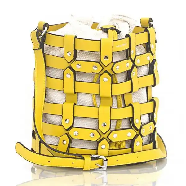 Γυναικεία τσάντα πουγκί κίτρινη | Candiashop Boutique, Γυναικεία τσάντα πουγκί χιαστί κίτρινη, από τεχνόδερμα. Κλείνει με κορδόνι και διαθέτει ρυθμιζόμενο λουράκι για να μπορεί να φορεθεί και ως τσάντα ώμου.