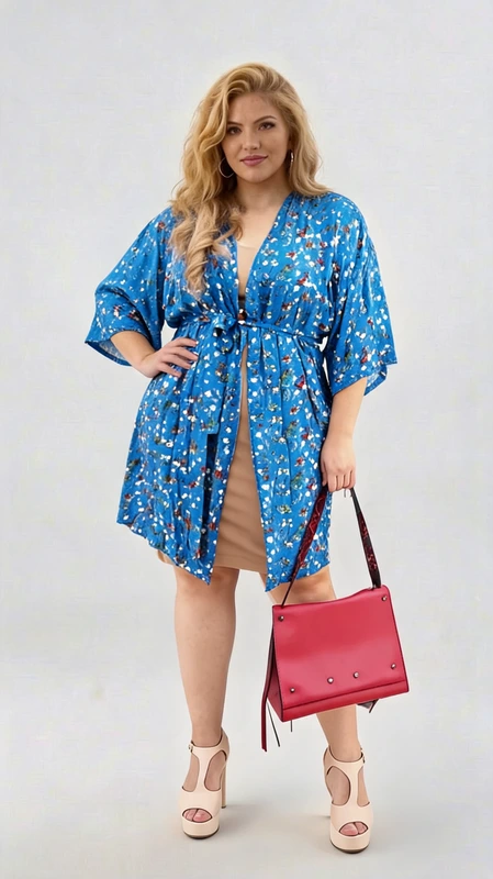 Κιμονό plus size γυναικείο σε μπλε φλοράλ - ΚPS120 | Candiashop Boutique, Κιμονό plus size γυναικείο κοντό σε μπλε φλοράλ από σταθερό δροσερό πανί. Φοριέται άνετα την Άνοιξη και το Καλοκαίρι, τόσο στην παραλία όσο και καθημερινά. Σε πιο επίσημες περιστάσεις, όπως γάμος ή και βάπτιση μπορείς να το ταιριάξεις με μια παντελόνα και να κλέψεις τις εντυπώσεις!