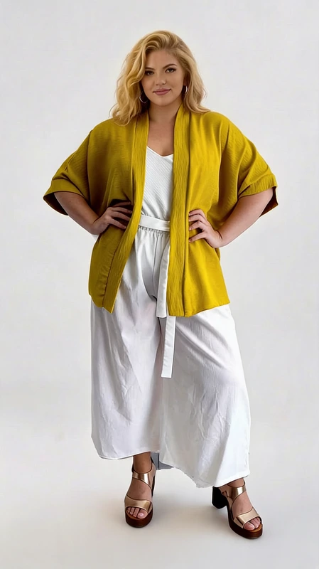 Κιμονό plus size κίτρινο - KPS155 | Candiashop Boutique, Αυτό το κομψό κιμονό σε λαμπερό κίτρινο χρώμα αποτελεί την ιδανική προσθήκη στη γκαρνταρόμπα σας για όλες τις εποχές. Κατασκευασμένο από ελαφρύ, αεράτο ύφασμα με διακριτικές κάθετες ραβδώσεις που προσθέτουν υφή και ενδιαφέρον. Η φαρδιά γραμμή με τα άνετα μανίκια τύπου κιμονό που φτάνουν στους αγκώνες χαρίζει άνεση και κολακεύει κάθε σωματότυπο. Το έντονο μουσταρδί χρώμα του συνδυάζεται υπέροχα με λευκά ρούχα όπως φαίνεται στην εικόνα, αλλά και με μαύρα, μπεζ ή τζιν για ποικιλία στυλ. Φορέστε το πάνω από ένα απλό τοπ και παντελόνι για καθημερινές εμφανίσεις, ή συνδυάστε το με ένα φόρεμα για βραδινές εξόδους. Ιδανικό για καλοκαιρινές βόλτες, αλλά και ως ελαφρύ επανωφόρι τις δροσερές ανοιξιάτικες και φθινοπωρινές βραδιές. Η ανοιχτή σχεδίαση του μπροστά προσφέρει στυλιστική ευελιξία, ενώ η plus size εφαρμογή του αγκαλιάζει με κομψότητα τις καμπύλες του σώματος, χαρίζοντας άνεση και αυτοπεποίθηση.