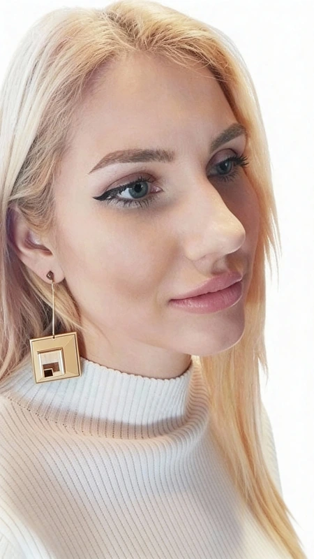 Μεγάλα εντυπωσιακά σκουλαρίκια μακριά καρφωτά με ξύλο - 3034, Ανακαλύψτε τη μοναδική γοητεία των εντυπωσιακών καρφωτών σκουλαρικιών με ξύλο που συνδυάζουν τη φυσική ομορφιά με τη σύγχρονη αισθητική. Αυτά τα χειροποίητα σκουλαρίκια, σχεδιασμένα από την Ελληνίδα Σχεδιάστρια Κοσμημάτων Αικατερίνη Χαλκιαδάκη, αποτελούν την τέλεια επιλογή για τη γυναίκα που αναζητά κομψότητα με προσωπικότητα.
Κάθε σκουλαρίκι δημιουργείται με προσοχή στη λεπτομέρεια, συνδυάζοντας τη θερμότητα του φυσικού ξύλου με την κομψότητα του ορείχαλκου. Ο γεωμετρικός σχεδιασμός και οι χρυσαφένιες αποχρώσεις προσφέρουν μια σύγχρονη αισθητική που συμπληρώνει τόσο casual όσο και επίσημα outfits. Η καρφωτή κατασκευή εξασφαλίζει άνεση καθ' όλη τη διάρκεια της ημέρας.
Αυτά τα statement σκουλαρίκια είναι ιδανικά για ειδικές στιγμές όπως γάμους, βραδινές εξόδους ή όταν θέλετε να προσθέσετε μια νότα εκλεπτυσμένης κομψότητας στην εμφάνισή σας. Φυλάσσετε σε στεγνό μέρος και καθαρίζετε απαλά με μαλακό πανί για να διατηρήσετε τη λάμψη τους.
Υλικό: Ορείχαλκος, Ξύλο