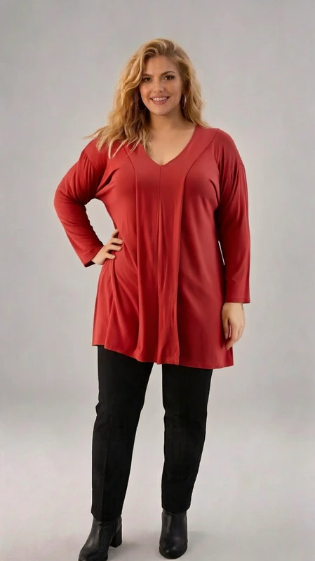 Plus size κεραμιδί μπλούζα με V λαιμόκοψη και μακριά μανίκια. Μια κομψή και άνετη επιλογή για κάθε περίσταση! Αυτή η μπλούζα σε κεραμιδί απόχρωση διαθέτει V λαιμόκοψη που αναδεικνύει το ντεκολτέ, ενώ η χαλαρή εφαρμογή της χαρίζει άνεση και στυλ. Οι διακριτικές ραφές μπροστά δημιουργούν μια καλαίσθητη κάθετη γραμμή που κολακεύει τη σιλουέτα. Με μακριά μανίκια και απαλή υφή, είναι ιδανική για καθημερινές εμφανίσεις με χαρακτήρα.