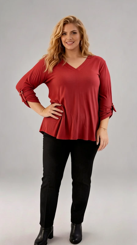 Plus size κεραμιδί μπλούζα με V λαιμόκοψη και ρυθμιζόμενα μανίκια. Απογείωσε το στυλ σου με αυτή τη μοντέρνα και άνετη μπλούζα! Σε υπέροχη κεραμιδί απόχρωση, με κολακευτική V λαιμόκοψη που χαρίζει θηλυκότητα και ρυθμιζόμενα μανίκια 3/4 με διακοσμητικό κρίκο, είναι η τέλεια επιλογή για κάθε στιγμή της ημέρας. Το αέρινο κόψιμο προσφέρει άνεση και κομψότητα, ενώ το ελαφρύ ύφασμα εξασφαλίζει ευχάριστη αίσθηση όλη μέρα.