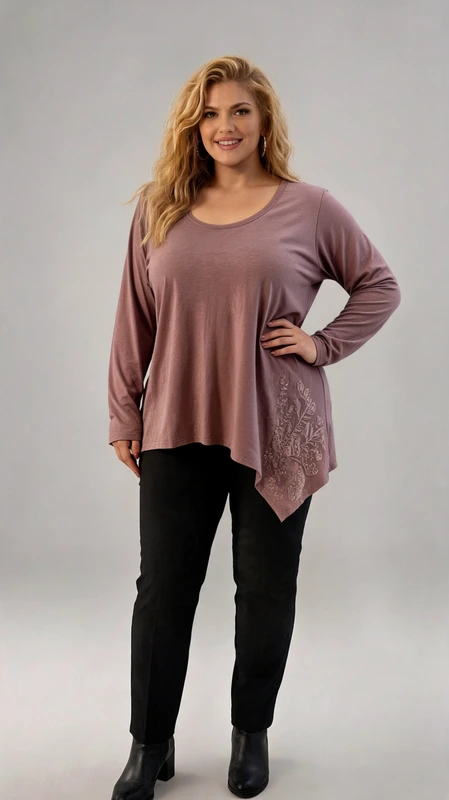 Plus size μπλούζα γυναικεία σε απόχρωση σάπιου μήλου με ασύμμετρο τελείωμα. Άνετη και κομψή, αυτή η plus size μπλούζα είναι ιδανική για καθημερινές αλλά και πιο ιδιαίτερες εμφανίσεις! με απαλή υφή και ανάλαφρο ύφασμα, χαρίζει μοναδική αίσθηση άνεσης. Διαθέτει ασύμμετρο τελείωμα με διακριτική δαντελένια λεπτομέρεια στο πλάι, που προσθέτει μια θηλυκή πινελιά. Η loose γραμμή της κολακεύει κάθε σωματότυπο και συνδυάζεται τέλεια με παντελόνια ή κολάν.