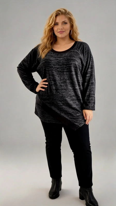 Plus size μπλούζα γκρι μελανζέ με ασύμμετρη faux leather λεπτομέρεια. Κομψότητα και μοντέρνο στυλ σε μία μοναδική μπλούζα! Σε γκρι μελανζέ απόχρωση, αυτή η μπλούζα διαθέτει διακριτική υφή και ασύμμετρη faux leather λεπτομέρεια στο πλάι, προσθέτοντας edgy πινελιά στο look. Η στρογγυλή λαιμόκοψη και τα μακριά μανίκια εξασφαλίζουν άνεση, ενώ η loose γραμμή της κολακεύει κάθε σωματότυπο. Ιδανική για casual ή smart\u002Dcasual εμφανίσεις, συνδυάζεται τέλεια με μαύρο παντελόνι ή κολάν για ένα chic αποτέλεσμα!