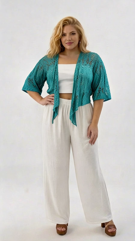 Μπολερό πετρόλ boho plus size - BOL108 | Candiashop Boutique, Κομψό δαντελωτό μπολερό σε υπέροχη απόχρωση τιρκουάζ, ιδανικό για να προσθέσετε μια νότα φινέτσας σε κάθε σας εμφάνιση. Το διακριτικό διάτρητο σχέδιο της δαντέλας προσφέρει αέρινη αίσθηση και κομψότητα, ενώ τα μανίκια τριών τετάρτων χαρίζουν άνεση και κολακεύουν κάθε σωματότυπο. Ο ανοιχτός σχεδιασμός με την κομψή πτώση στο μπροστινό μέρος δημιουργεί μια θηλυκή σιλουέτα που αναδεικνύει τη φιγούρα σας. Συνδυάστε το με λευκά παντελόνια και τοπ όπως στην εικόνα για μια δροσερή καλοκαιρινή εμφάνιση, ή φορέστε το πάνω από ένα αμάνικο φόρεμα για βραδινές εξόδους. Ιδανικό για καλοκαιρινούς γάμους, βαπτίσεις, ρομαντικά δείπνα ή απογευματινούς καφέδες. Η ελαφριά του υφή το καθιστά τέλεια επιλογή για τις ζεστές μέρες, ενώ η ευέλικτη εφαρμογή του κολακεύει ιδιαίτερα τις plus size σιλουέτες, προσφέροντας κάλυψη με στυλ και αυτοπεποίθηση.