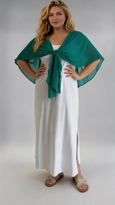 Μπολερό πετρόλ καλοκαιρινό plus size - BOL115 | Candiashop Boutique, Ανακαλύψτε το τέλειο καλοκαιρινό αξεσουάρ που θα μεταμορφώσει κάθε σας εμφάνιση. Αυτό το υπέροχο γυναικείο μπολερό σε βαθύ πράσινο χρώμα σμαραγδί είναι φτιαγμένο από ελαφριά, διάφανη ύφανση που χαρίζει μια αέρινη, ρομαντική αίσθηση. Το μοναδικό του σχέδιο περιλαμβάνει φαρδιά, ρέουσα κοπή που αγκαλιάζει τους ώμους και πέφτει χαριτωμένα στα πλάγια, δημιουργώντας ένα κομψό εφέ κάπας. Το εντυπωσιακό δέσιμο στο μπροστινό μέρος προσθέτει έναν παιχνιδιάρικο τόνο, ενώ ταυτόχρονα τονίζει τη σιλουέτα με τον πιο κολακευτικό τρόπο. Ιδανικό για plus size γυναίκες που αναζητούν στυλ και άνεση, το μπολερό αυτό ταιριάζει τέλεια με λευκά ή μονόχρωμα maxi φορέματα, όπως φαίνεται στη φωτογραφία. Μπορεί να φορεθεί σε καλοκαιρινές εκδηλώσεις, βραδινές έξοδους, γάμους ή ακόμα και σε διακοπές. Το σμαραγδί χρώμα του δίνει μια πολυτελή, φρέσκια νότα που θα σας κάνει να ξεχωρίζετε.