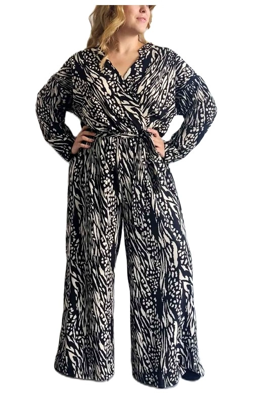 Κομψή ολόσωμη φόρμα σε μαύρο και εκρού χρώμα με εντυπωσιακό animal print μοτίβο που χαρίζει στιλ και θηλυκότητα. Η φαρδιά γραμμή με το κρουαζέ μπούστο και η ζώνη στη μέση αναδεικνύουν τις καμπύλες, προσφέροντας άνεση και κολακευτική εφαρμογή για κάθε σωματότυπο. Τα φαρδιά μανίκια και το παντελόνι palazzo δημιουργούν μια αέρινη αίσθηση, ιδανική για άνετες αλλά κομψές εμφανίσεις. Η φόρμα είναι ιδανική για βραδινές εξόδους, επίσημες περιστάσεις ή ακόμη και για το γραφείο όταν συνδυαστεί με ένα κομψό σακάκι. Μπορεί να φορεθεί με ψηλοτάκουνα πέδιλα για μια εντυπωσιακή βραδινή εμφάνιση ή με κομψά μποτίνια για ένα πιο casual chic look. Ολοκληρώστε το σύνολο με μεγάλα σκουλαρίκια και μια τσάντα φάκελο για να αναδείξετε την κομψότητά σας. Το υφασμάτινο υλικό προσφέρει άνεση καθ\u0027 όλη τη διάρκεια της ημέρας, ενώ το εντυπωσιακό μοτίβο εγγυάται ότι θα ξεχωρίζετε σε κάθε περίσταση.