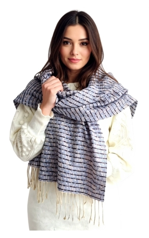 Χειμωνιάτικη γυναικεία πασμίνα γαλάζια μάλλινη, πλεκτή, ζεστή, ελαφριά και πολύ ιδιαίτερη. Ένα απαραίτητο αξεσουάρ μόδας για τη χειμωνιάτικη γκαρνταρόμπα σας για να σας κρατήσει ζεστή το χειμώνα.