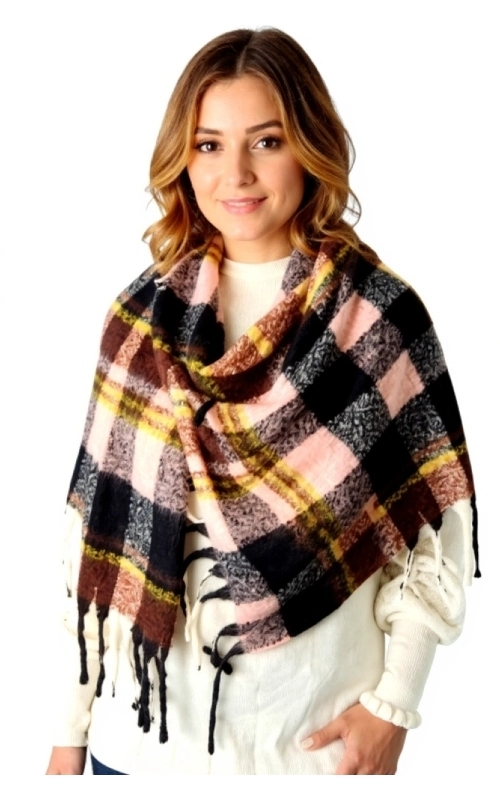 Χειμωνιάτικη γυναικεία πασμίνα καφέ μάλλινη, πλεκτή, ζεστή, ελαφριά και πολύ ιδιαίτερη. Ένα απαραίτητο αξεσουάρ μόδας για τη χειμωνιάτικη γκαρνταρόμπα σας για να σας κρατήσει ζεστή το χειμώνα.