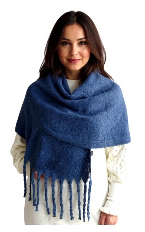 Χειμωνιάτικη γυναικεία πασμίνα μπλε μάλλινη, πλεκτή, ζεστή, ελαφριά και πολύ ιδιαίτερη. Ένα απαραίτητο αξεσουάρ μόδας για τη χειμωνιάτικη γκαρνταρόμπα σας για να σας κρατήσει ζεστή το χειμώνα.