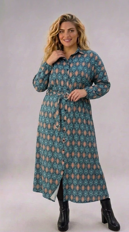 Καλοκαιρινό maxi μίνιμαλ φόρεμα plus size φλοράλ πετρόλ, με ζωνάκι ασορτί, αέρινο και δροσερό. Αν θες να είσαι άνετη με ένα δροσερό φόρεμα την άνοιξη ή το καλοκαίρι, φόρεσε το και κλέψε τις εντυπώσεις!