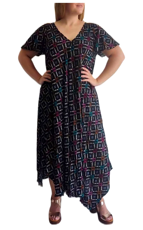 Αυτό το εντυπωσιακό plus size καλοκαιρινό φόρεμα ξεχωρίζει με το μοναδικό γεωμετρικό του μοτίβο σε φόντο μαύρο, διακοσμημένο με πολύχρωμα τετράγωνα σχέδια σε αποχρώσεις φούξια, τιρκουάζ και πορτοκαλί. Η άνετη γραμμή του με το V λαιμό κολακεύει τη σιλουέτα, ενώ τα κοντά μανίκια προσφέρουν άνεση στις ζεστές καλοκαιρινές μέρες. Το ασύμμετρο τελείωμα του φορέματος δημιουργεί μια ενδιαφέρουσα οπτικά γραμμή που προσδίδει κίνηση και θηλυκότητα. Ιδανικό για καθημερινές εμφανίσεις, από πρωινές βόλτες μέχρι απογευματινούς καφέδες και βραδινά δείπνα. Συνδυάζεται τέλεια με επίπεδα σανδάλια, όπως αυτά στη φωτογραφία, αλλά και με πλατφόρμες για πιο επίσημες περιστάσεις. Το ελαφρύ, αεράτο ύφασμα εξασφαλίζει άνεση όλη μέρα, ενώ η χαλαρή εφαρμογή του κολακεύει κάθε σωματότυπο. Ένα ευέλικτο κομμάτι που θα γίνει το αγαπημένο σας για τις καλοκαιρινές εμφανίσεις με στυλ και άνεση.