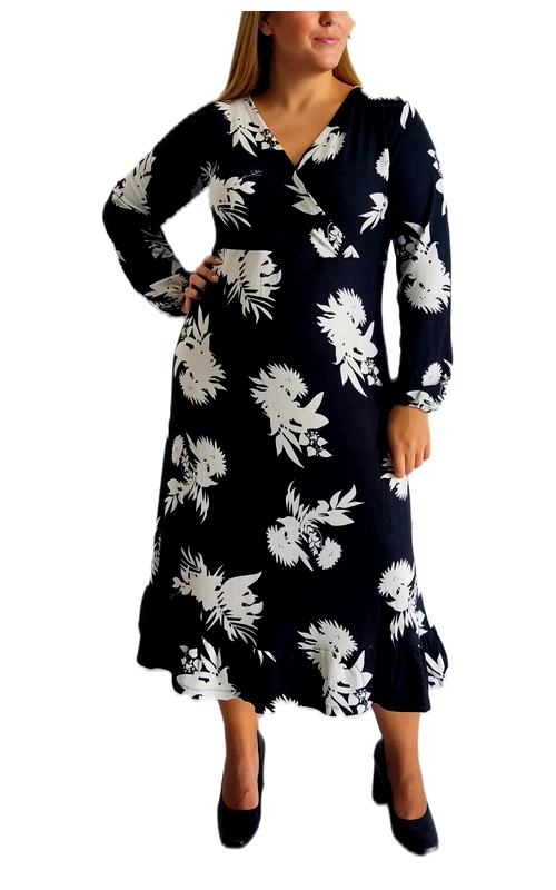 Κομψό φόρεμα σε μαύρο φόντο με εντυπωσιακό λευκό φλοράλ μοτίβο, ιδανικό για γυναίκες που αγαπούν το plus size στυλ με προσωπικότητα. Η κρουαζέ λαιμόκοψη σχήματος V χαρίζει θηλυκότητα, ενώ τα μακριά φαρδιά μανίκια προσφέρουν άνεση και κομψότητα. Το φόρεμα πέφτει απαλά στο σώμα με ένα ελαφρώς γραμμικό τελείωμα που φτάνει κάτω από το γόνατο, δημιουργώντας μια κολακευτική σιλουέτα για κάθε σωματότυπο. Το έντονο μοτίβο με τα λευκά λουλούδια στο βαθύ μαύρο φόντο προσδίδει δυναμισμό και κομψότητα. Ιδανικό για επαγγελματικές συναντήσεις όταν συνδυάζεται με μαύρες γόβες, αλλά και για βραδινές εξόδους με τα κατάλληλα αξεσουάρ. Το ύφασμα αγκαλιάζει το σώμα χωρίς να περιορίζει τις κινήσεις, προσφέροντας άνεση καθ\u0027 όλη τη διάρκεια της ημέρας. Ένα διαχρονικό κομμάτι που θα αναβαθμίσει την γκαρνταρόμπα σας και θα σας χαρίσει αμέτρητους συνδυασμούς για κάθε περίσταση.