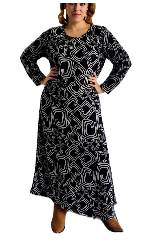 Αυτό το κομψό φόρεμα με γεωμετρικό μοτίβο σε μαύρο και λευκό αποτελεί την ιδανική επιλογή για τη χειμερινή σας γκαρνταρόμπα. Το εντυπωσιακό σχέδιο με τα τετράγωνα περιγράμματα δημιουργεί μια μοντέρνα οπτική αντίθεση που κολακεύει τη σιλουέτα. Κατασκευασμένο από μαλακό, ελαστικό ύφασμα που προσφέρει άνεση καθ\u0027 όλη τη διάρκεια της ημέρας, διαθέτει μακριά μανίκια για προστασία από το κρύο και στρογγυλή λαιμόκοψη που προσθέτει κομψότητα. Η ασύμμετρη γραμμή του τελειώματος προσδίδει μια σύγχρονη πινελιά, ενώ η άνετη εφαρμογή του το καθιστά κατάλληλο για διαφορετικούς σωματότυπους. Φορέστε το με μποτάκια ή μπότες για ένα καθημερινό look ή συνδυάστε το με ψηλοτάκουνα και κοσμήματα για βραδινές εξόδους. Το φόρεμα αυτό μπορεί εύκολα να μεταμορφωθεί από ένα κομψό ένδυμα γραφείου σε εντυπωσιακή επιλογή για δείπνο ή θέατρο. Πλένεται εύκολα και διατηρεί το σχήμα του, αποτελώντας μια διαχρονική προσθήκη στην γκαρνταρόμπα σας.