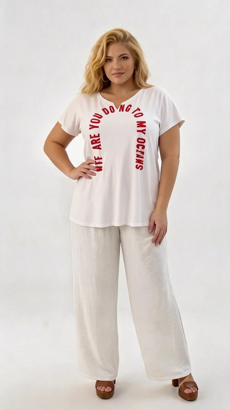 Plus size t-shirt άσπρο - TSPL114 | Candiashop Boutique, Ανακαλύψτε αυτό το υπέροχο γυναικείο t-shirt σε λευκό χρώμα, που συνδυάζει άνεση και στυλ με έναν μοναδικό τρόπο. Το εντυπωσιακό σχέδιο του περιλαμβάνει την έντονη κόκκινη επιγραφή "What Are You Doing To My Oceans", τοποθετημένη σε τοξωτή διάταξη στο μπροστινό μέρος, δίνοντας ένα δυναμικό και περιβαλλοντικά συνειδητό μήνυμα. Η γραμμή του είναι φαρδιά και άνετη, με κοντά μανίκια και ένα ελαφρώς επιμηκυμένο μήκος που κολακεύει κάθε σιλουέτα. Ο λαιμός διαθέτει μια διακριτική σχισμή που προσθέτει μια γλυκιά λεπτομέρεια στο σύνολο. Κατάλληλο για plus size γυναίκες, προσφέρει εξαιρετική εφαρμογή και ελευθερία κινήσεων. Μπορεί να φορεθεί με λευκή παλάτσο παντελόνα για ένα κομψό καλοκαιρινό σύνολο, όπως φαίνεται στη φωτογραφία, αλλά και με τζιν ή σορτς για μια πιο casual εμφάνιση. Ιδανικό για καθημερινές εξόδους, βόλτες, ή ακόμα και για χαλαρές συναντήσεις με φίλους.