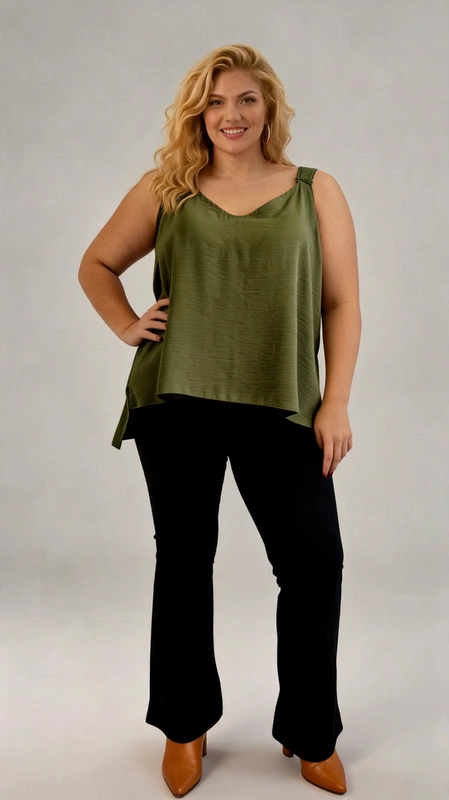 Το plus size lingerie top χακί είναι ιδανικό μεσοφόρι για όλες τις εποχές του χρόνου. Από βισκόζη γκοφρέ. Διάλεξε το αγαπημένο σου χρώμα και φώτισε το σκούρο κοστούμι σου!