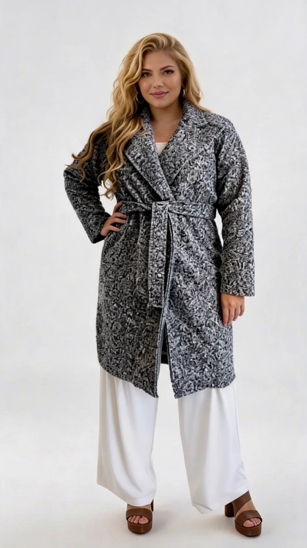 Plus size παλτό γυναικείο μακρύ, μεσάτο, σε γκρι χρώμα από ύφασμα μπουκλέ αφοδράριστο, πάρα πολύ μαλακό. Ζεστό, ελαφρύ και πολύ στυλάτο!