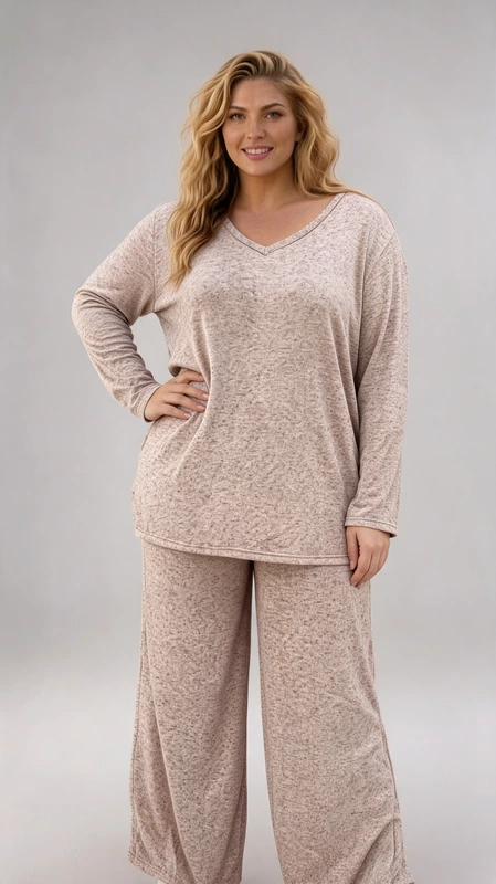 Σετ γυναικείο plus size, ελαστικό, με εκρού γυναικεία μπλούζα και πατελόνι - SET076 | Candiashop Boutique, Σετ γυναικείο plus size, ελαστικό, εκρού με γυναικεία μπλούζα ασύμμετρη που συνοδεύεται με πατελόνα.