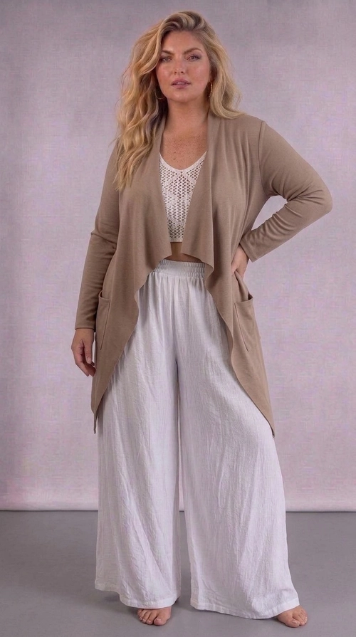 Ζακέτα καφέ χειμωνιάτικη - ZPS201 | Candiashop Boutique, Η ζακέτα αυτή σε γήινη απόχρωση μπεζ-καφέ είναι η τέλεια επιλογή για μια κομψή και άνετη εμφάνιση. Με το χαρακτηριστικό ανοιχτό ντεκολτέ που σχηματίζει ρευστές πτυχές στο μπροστινό μέρος, δημιουργεί μια ιδιαίτερα θηλυκή και ρομαντική σιλουέτα. Το μακρύ, ασύμμετρο μήκος της προσδίδει μια αίσθηση κομψότητας, ενώ οι μακριές μανσέτες εξασφαλίζουν ζεστασιά και στυλ. Κατασκευασμένη από απαλό, ελαστικό ύφασμα, εφαρμόζει άνετα στο σώμα χωρίς να περιορίζει τις κινήσεις, καθιστώντας την ιδανική για κάθε ώρα της ημέρας. Η ανοιχτή εμπρόσθια γραμμή και η ελεύθερη κοπή τη χαρακτηρίζουν ως ένα διαχρονικό κομμάτι που μπορεί να φορεθεί με φαρδιά λευκά παντελόνια για ένα boho chic αποτέλεσμα, με τζιν για μια casual εμφάνιση ή ακόμα και πάνω από ένα φόρεμα για βραδινές εξόδους. Ιδανική για άνοιξη και φθινόπωρο, αποτελεί must-have κομμάτι για κάθε γυναικεία γκαρνταρόμπα.
