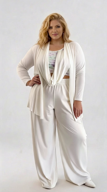 Plus size ζακέτα γυναικεία λευκή - ZPS187 | Candiashop Boutique, Αυτό το κομψό σύνολο σε λευκό χρώμα είναι η τέλεια προσθήκη στη χειμερινή σας γκαρνταρόμπα. Η μακριά ζακέτα από απαλό, ρέον ύφασμα διαθέτει ανοιχτή γραμμή μπροστά και μακριά μανίκια που προσφέρουν άνεση και στυλ. Συνδυάζεται με ένα φαρδύ παντελόνι σε αντίστοιχο λευκό χρώμα και έναν όμορφο λαιμό-κασκόλ (snood) που προσθέτει μια πινελιά κομψότητας. Το σύνολο συμπληρώνεται από ένα διακριτικό τοπ με απαλά χρώματα που προσθέτει ενδιαφέρον στο μονοχρωματικό λουκ. Ιδανικό για χαλαρές εξόδους, απογευματινούς καφέδες ή ακόμα και για άνετες βραδινές εμφανίσεις. Η χαλαρή εφαρμογή κολακεύει κάθε σωματότυπο, ενώ το υψηλής ποιότητας ύφασμα εξασφαλίζει άνεση καθ' όλη τη διάρκεια της ημέρας. Μπορεί να φορεθεί με απλά αξεσουάρ για μια καθημερινή εμφάνιση ή με εντυπωσιακά κοσμήματα για πιο επίσημες περιστάσεις. Αυτό το σύνολο συνδυάζει την κομψότητα με την άνεση, προσφέροντας μια διαχρονική επιλογή για το χειμερινό σας ντύσιμο.