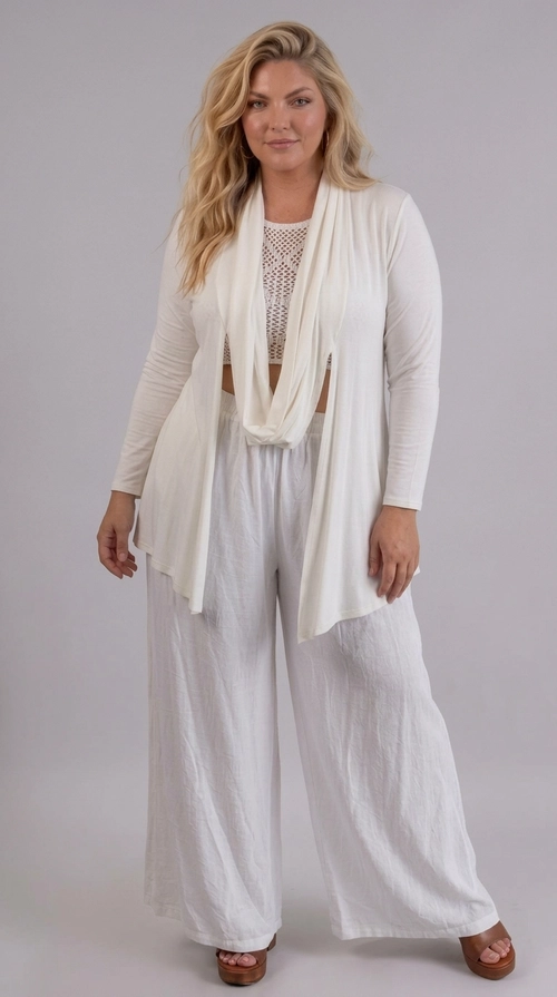 Ζακέτα λευκή χειμωνιάτικη - ZPS199 | Candiashop Boutique, Η γυναικεία ζακέτα σε λευκό-εκρού χρώμα αποπνέει μια αέρινη, θηλυκή κομψότητα που ταιριάζει απόλυτα σε κάθε περίσταση. Με μακριά μανίκια και ανοιχτό μπροστινό μέρος χωρίς κούμπωμα, προσφέρει μια ρέουσα, χαλαρή εφαρμογή που κολακεύει κάθε σιλουέτα. Το ιδιαίτερο χαρακτηριστικό της είναι το διακοσμητικό ντραπέ στο μπροστινό μέρος, που δημιουργεί έναν κομψό καταρράκτη υφάσματος και προσθέτει κίνηση και χάρη στο σύνολο. Κατασκευασμένη από ελαφρύ, απαλό ύφασμα, είναι ιδανική για τις ζεστές μέρες της άνοιξης και του καλοκαιριού. Μπορεί να φορεθεί πάνω από ένα crop top ή ένα απλό μπλουζάκι, συνδυαζόμενη με φαρδιά παντελόνια palazzo ή σορτς για ένα boho-chic αποτέλεσμα. Κατάλληλη για βόλτες στην παραλία, καλοκαιρινές εκδρομές, αλλά και για πιο επίσημες καλοκαιρινές εμφανίσεις. Ένα διαχρονικό κομμάτι που αναβαθμίζει κάθε σύνολο με τη minimal, αέρινη αισθητική του.