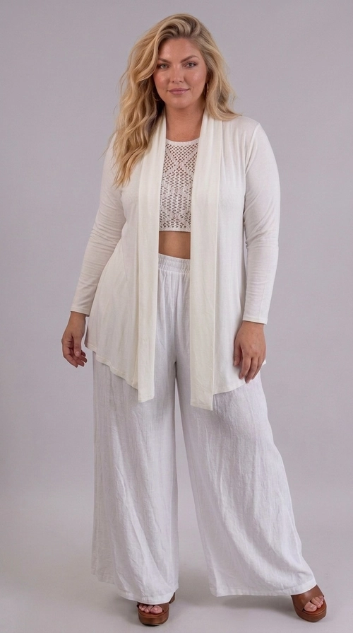 Ζακέτα λευκή χειμωνιάτικη - ZPS205 | Candiashop Boutique, Η ζακέτα αυτή σε απαλό εκρού χρώμα είναι η ιδανική επιλογή για μια γυναίκα που αναζητά κομψότητα και άνεση σε ένα μοναδικό κομμάτι. Με ανοιχτό μπροστινό άνοιγμα χωρίς κουμπιά και μακριά μανίκια, προσφέρει μια ρέουσα, χαλαρή εφαρμογή που κολακεύει κάθε σιλουέτα. Το λεπτό, απαλό ύφασμά της πέφτει χαριτωμένα στο σώμα, δημιουργώντας μια αέρινη και θηλυκή αίσθηση. Το σχέδιό της είναι απλό και διαχρονικό, χωρίς μοτίβα, γεγονός που το καθιστά εξαιρετικά ευέλικτο. Μπορεί να φορεθεί πάνω από ένα crop top για ένα boho look, με λευτό παντελόνι για μια casual-chic εμφάνιση, ή ακόμα και πάνω από ένα μαγιό για παραλία. Είναι ιδανική για καλοκαιρινές βόλτες, καφέ με φίλες, αλλά και για χαλαρές βραδινές έξοδους. Το μακρύ της μήκος και η ανοιχτή γραμμή της προσθέτουν μια αίσθηση κομψής ελευθερίας, ενώ το εκρού χρώμα ταιριάζει αρμονικά με σχεδόν κάθε χρωματική παλέτα.