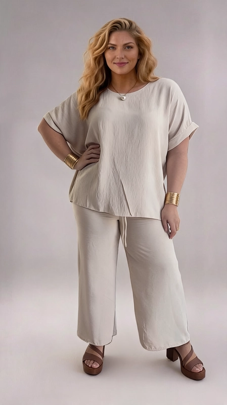 Σετ παντελόνι και μπλούζα εκρού - SET141 | Candiashop Boutique, Ανακαλύψτε την απόλυτη άνεση και κομψότητα με αυτό το υπέροχο σετ δύο τεμαχίων σε αμμώδες μπεζ χρώμα, που αποπνέει μια αίσθηση καλοκαιρινής ελευθερίας. Η φαρδιά μπλούζα με κοντό μανίκι και στρογγυλή λαιμόκοψη διαθέτει ελαφρώς υφασμάτινη κρεπ υφή που της προσδίδει χαρακτήρα και κίνηση, ενώ η χαλαρή εφαρμογή της εξασφαλίζει μέγιστη άνεση καθ' όλη τη διάρκεια της ημέρας. Το φαρδύ παντελόνι palazzo με ελαστική μέση και λεπτό κορδόνι ρύθμισης συμπληρώνει αρμονικά τη σιλουέτα, δημιουργώντας ένα σύνολο που κολακεύει κάθε σωματότυπο. Το σετ αυτό είναι ιδανικό για καθημερινές εξόδους, καλοκαιρινές διακοπές ή χαλαρές συναντήσεις με φίλους. Μπορεί να φορεθεί με χρυσά αξεσουάρ και πλατφόρμες σανδάλια για ένα πιο dressed-up look, ή με επίπεδα παπούτσια για μια πιο casual εμφάνιση. Το μονόχρωμο, αχρονικό χρώμα του το καθιστά εύκολο να συνδυαστεί, ενώ το ελαφρύ ύφασμά του εγγυάται άνεση ακόμα και τις πιο ζεστές μέρες.