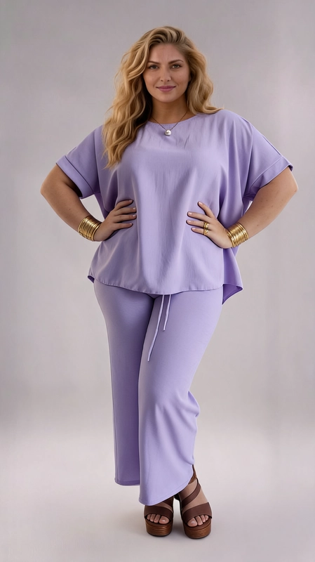 Σετ παντελόνι και μπλούζα λιλά - SET138 | Candiashop Boutique, Ανακαλύψτε το απόλυτο σύνολο άνεσης και στυλ με αυτό το εντυπωσιακό σετ σε υπέροχη λιλά απόχρωση. Η φαρδιά μπλούζα με στρογγυλή λαιμόκοψη και κοντά μανίκια με διπλωμένη τελείωση προσφέρει έναν αέρινο, relaxed χαρακτήρα, ενώ το ασύμμετρο μήκος της δίνει μια μοντέρνα πινελιά. Το παντελόνι με ελαφρώς φαρδιά γραμμή και κορδόνι στη μέση εξασφαλίζει άψογη εφαρμογή και ευκολία κινήσεων, ενώ ο ενιαίος χρωματισμός δημιουργεί ένα αρμονικό, ολοκληρωμένο αποτέλεσμα. Το σετ αυτό είναι ιδανικό για plus size σιλουέτες, καθώς η γραμμή του κολακεύει το σώμα χωρίς να το σφίγγει. Μπορεί να φορεθεί σε καθημερινές βόλτες, σε επισκέψεις φίλων ή ακόμα και σε χαλαρά εταιρικά γεγονότα. Συνδυάστε το με πλατφόρμες ή σανδάλια για ένα έτοιμο, εντυπωσιακό αποτέλεσμα. Χρυσά αξεσουάρ, όπως βραχιόλια και κολιέ, αναδεικνύουν τη λιλά απόχρωση και δίνουν glamour στο σύνολο.