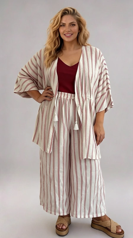 Ανακαλύψτε το τέλειο plus size σετ σε χρώμα λευκό κόκκινο ριγέ για την άνοιξη και το καλοκαίρι! Αυτό το κομψό σετ κιμονό παντελόνα είναι κατασκευασμένο από ανάλαφρο ύφασμα βισκόζη και προσφέρει άνεση και στυλ. Είναι ευκολοφόρετο και ιδανικό για επίσημες εμφανίσεις όπως γάμος και βάπτιση αλλά και για το γραφείο.