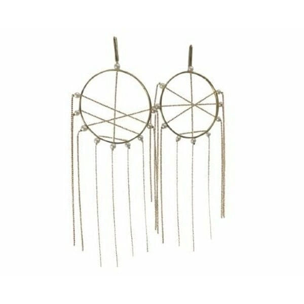 Ανακαλύψτε τη μαγεία των μεγάλων εντυπωσιακών σκουλαρικιών κρεμαστών με πέρλες που θα μεταμορφώσουν κάθε σας εμφάνιση. Αυτά τα μοναδικά χειροποίητα σκουλαρίκια \u0022Ονειροπαγίδα\u0022, σχεδιασμένα από την Ελληνίδα Σχεδιάστρια Κοσμημάτων Αικατερίνη Χαλκιαδάκη, συνδυάζουν τη σύγχρονη αισθητική με την παραδοσιακή ελληνική τεχνοτροπία.\u000AΚατασκευασμένα από υψηλής ποιότητας ορείχαλκο με χρυσή απόχρωση, τα σκουλαρίκια διαθέτουν γεωμετρικό σχέδιο κύκλων που στολίζονται με φυσικές πέρλες. Οι κρεμαστές αλυσίδες δημιουργούν μια κομψή κίνηση που προσελκύει τα βλέμματα, ενώ το statement design τους τα καθιστά ιδανικά για ιδιαίτερες στιγμές.\u000AΤα μακριά σκουλαρίκια συνδυάζονται τέλεια με βραδινά σύνολα, νυφικές εμφανίσεις ή boho chic looks, προσφέροντας μια πινελιά πολυτέλειας και μυστηρίου. Η εργονομική τους κατασκευή εξασφαλίζει άνεση όλη μέρα.