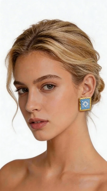 Κεντητά σκουλαρίκια statement με γεωμετρικά σχέδια από χρυσοκλωστή σε γαλάζιο - SKOUL-4721 | Candiashop Boutique, Τα statement κεντητά σκουλαρίκια με γεωμετρικά σχέδια σε γαλάζιο χρώμα θα προσδώσουν έναν μοναδικό χαρακτήρα σε κάθε σας εμφάνιση. Αυτά τα εντυπωσιακά χειροποίητα σκουλαρίκια, σχεδιασμένα από την Ελληνίδα Σχεδιάστρια Κοσμημάτων Αικατερίνη Χαλκιαδάκη, συνδυάζουν την παραδοσιακή τέχνη του κεντήματος με σύγχρονο γεωμετρικό design. Η χρυσοκλωστή που πλαισιώνει το κεντημένο γαλάζιο ύφασμα δημιουργεί μια εκλεπτυσμένη αντίθεση που τραβά τα βλέμματα. Το τετράγωνο σχήμα με τα folklore κεντήματα αναδεικνύει την ελληνική παράδοση σε μοντέρνα αισθητική. Κάθε σκουλαρίκι είναι χειροποίητο με ιδιαίτερη προσοχή στη λεπτομέρεια, εγγυώμενο την υψηλή ποιότητα και τη μοναδικότητα του κομματιού. Ιδανικά για εντυπωσιακές εμφανίσεις, γαμήλιες εκδηλώσεις ή καθημερινό styling που θέλει να ξεχωρίσει. Συνδυάζονται τέλεια με boho outfits, κλασικά φορέματα και σύγχρονα casual looks. Υλικό: Ορείχαλκος, Ύφασμα Φροντίστε τα με απαλό καθάρισμα και αποθηκεύστε τα σε στεγνό μέρος για να διατηρήσουν τη λάμψη τους.