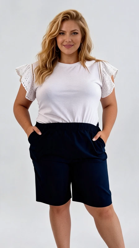 Κομψή βερμούδα σε βαθύ blue navy, σχεδιασμένη ειδικά για γυναίκες με καμπύλες που αναζητούν άνεση και στυλ. Διαθέτει φαρδιά γραμμή με λάστιχο στη μέση και πρακτικές τσέπες στο πλάι, προσφέροντας άψογη εφαρμογή και ελευθερία κινήσεων. Το μήκος της φτάνει λίγο πάνω από το γόνατο, χαρίζοντας κολακευτική εμφάνιση στα πόδια. Συνδυάζεται υπέροχα με το λευκό μπλουζάκι με τα διακοσμητικά δαντελωτά μανίκια που φαίνεται στην εικόνα, δημιουργώντας ένα κομψό σύνολο για καθημερινές εμφανίσεις. Ιδανική για καλοκαιρινές βόλτες, ψώνια ή χαλαρά απογευματινά με φίλους. Το ανάλαφρο ύφασμα εξασφαλίζει δροσερή αίσθηση ακόμα και τις πιο ζεστές μέρες, ενώ η απλή κομψή γραμμή της την καθιστά βασικό κομμάτι για αμέτρητους συνδυασμούς. Φορέστε την με πέδιλα, σανδάλια ή αθλητικά παπούτσια για διαφορετικά στυλ που ταιριάζουν σε κάθε περίσταση.